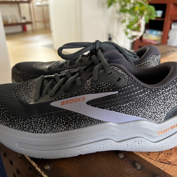 Running Shoes - Picture 1 of 3